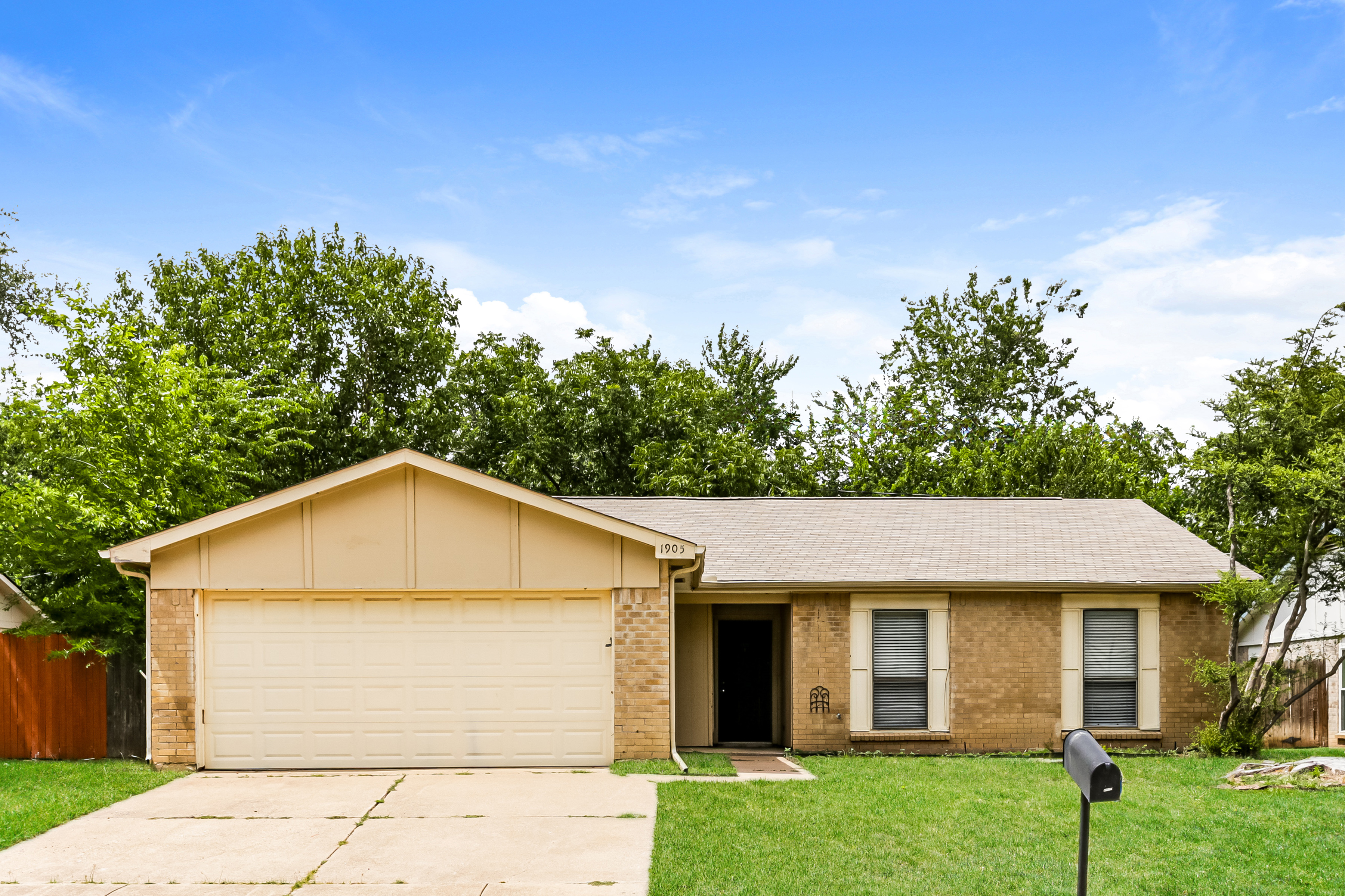 1905 Spies Springs Ct Arlington, TX 76006